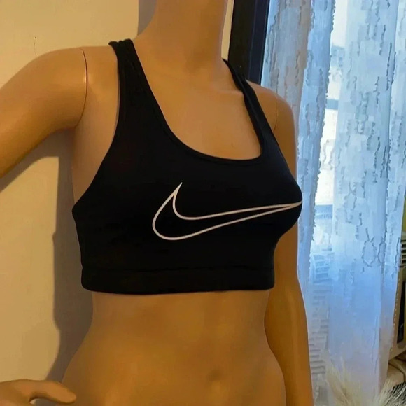 Nike athletic top - Picture 4 of 8